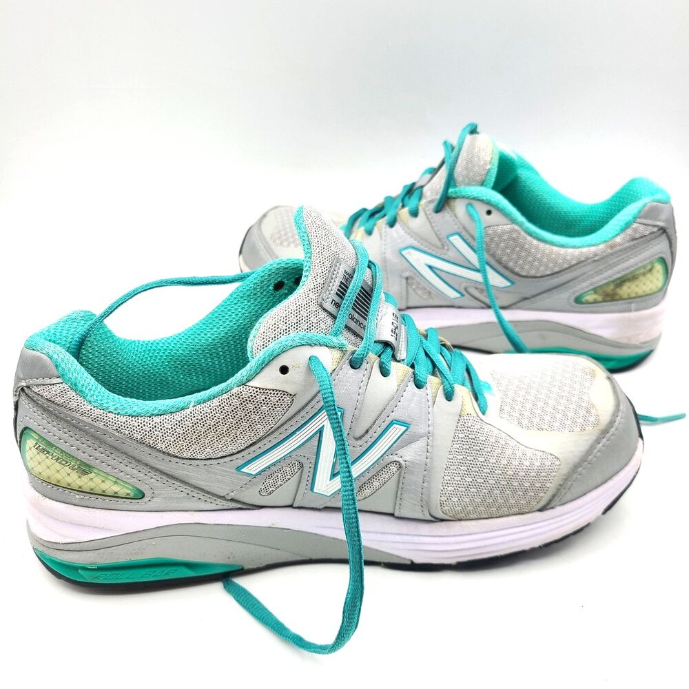 NEW BALANCE RUNNING SHOES/ATHLETIC W1540SG2 SILVER/ Mint Green - SIZE 8 us